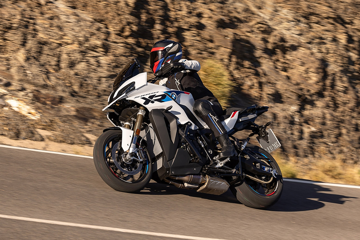 What Are the Differences Between the BMW S 1000 XR and the M 1000 XR? 