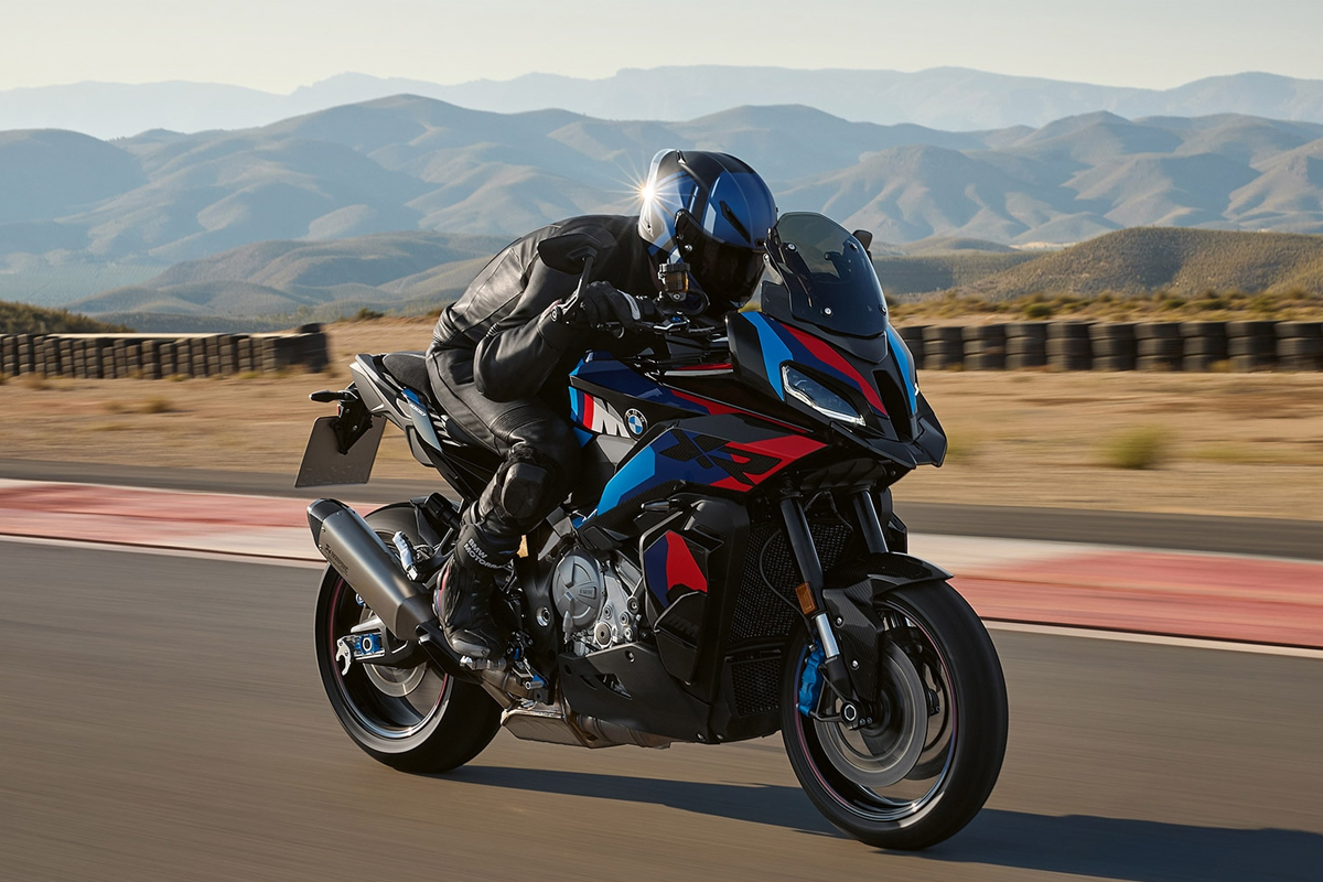 What Are the Differences Between the BMW S 1000 XR and the M 1000 XR? 