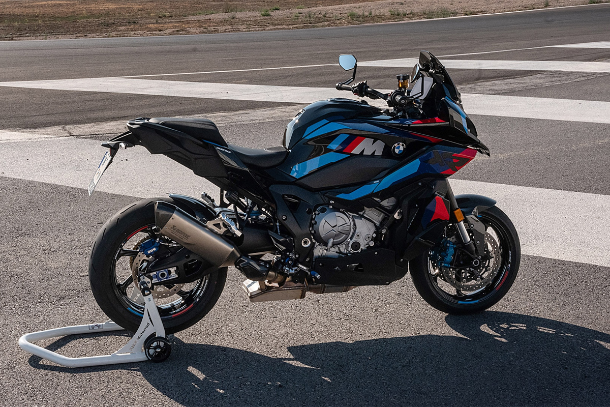 What Are the Differences Between the BMW S 1000 XR and the M 1000 XR? 05